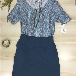 LuLaRoe Perfect T and Cassie Skirt Outfit